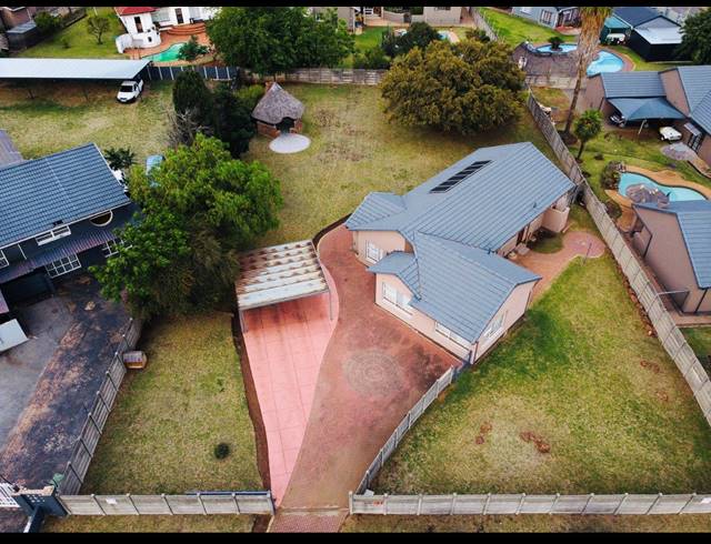 4 BEDROOM FREEHOLD FOR SALE IN BRACKENHURST